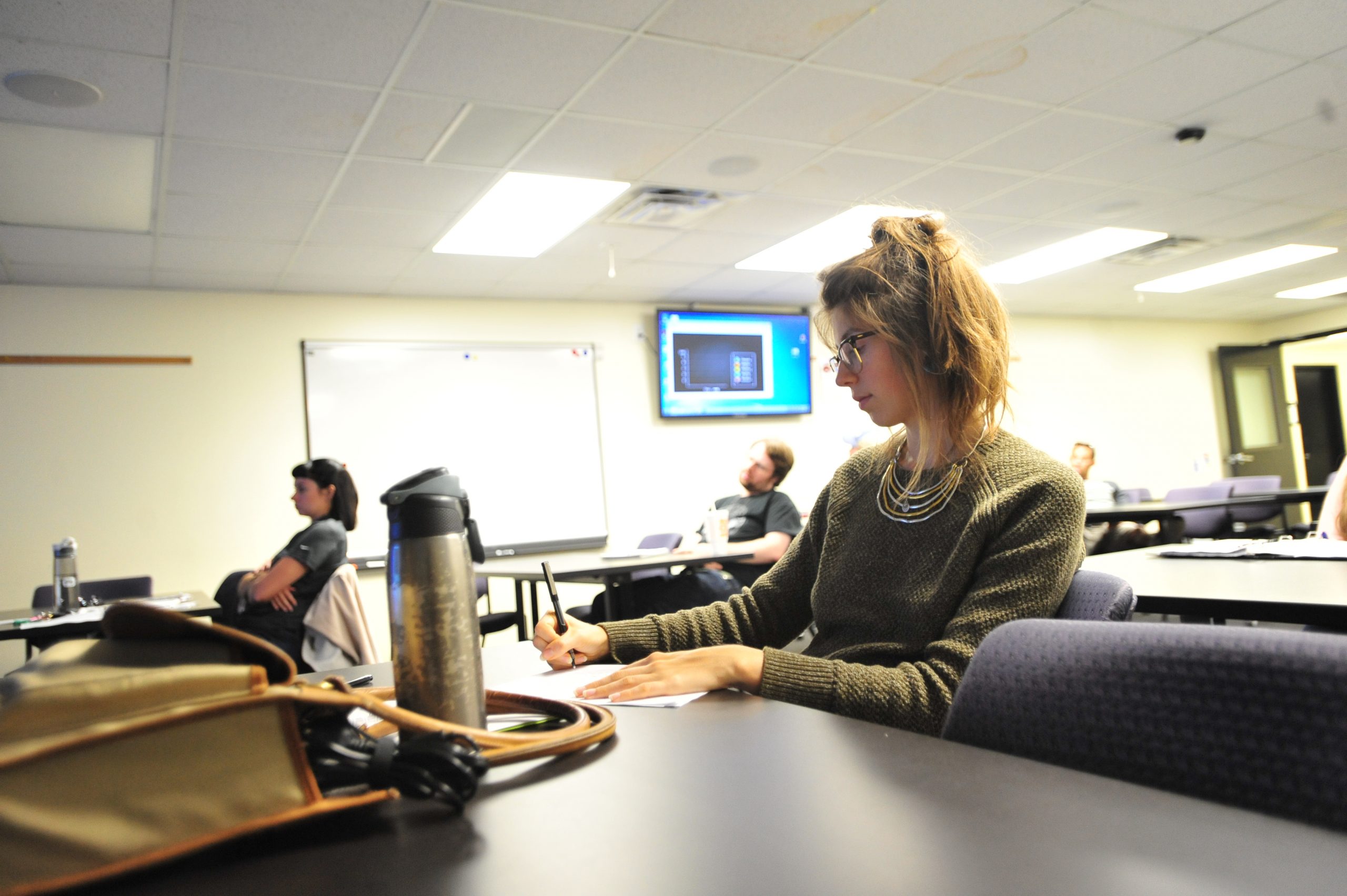 蒙特瓦洛（Montevallo）的学生在笔记本电脑上工作。